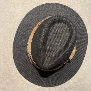 Hat haul…assorted brands and materials, excellent condition